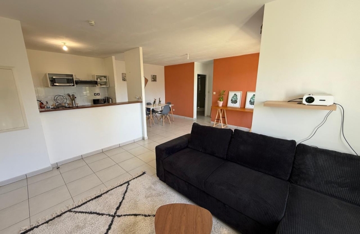 Beau T2 meubl&eacute; 50 m2 La Grande Mont&eacute;e bas des rampes