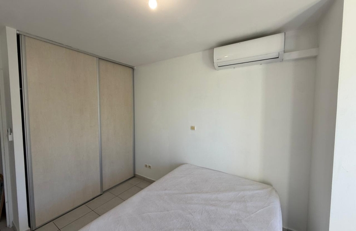 Beau T2 meubl&eacute; 50 m2 La Grande Mont&eacute;e bas des rampes