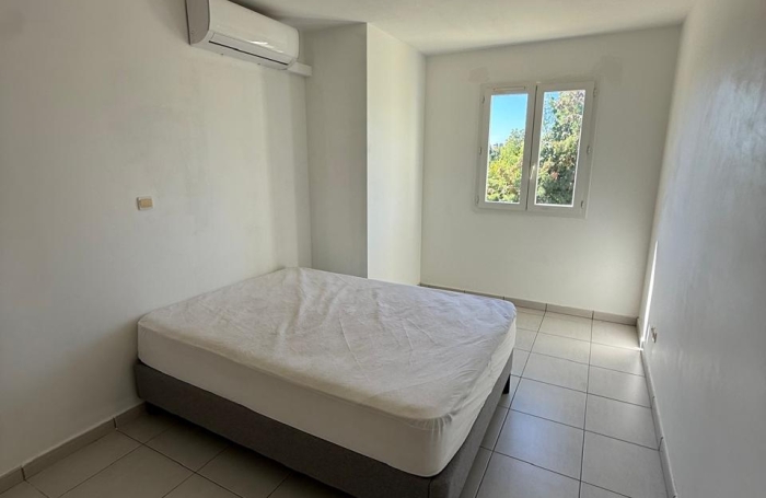 Beau T2 meubl&eacute; 50 m2 La Grande Mont&eacute;e bas des rampes