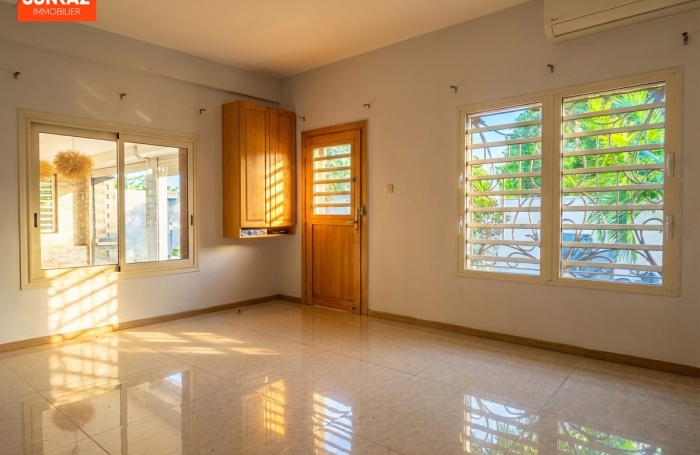 Location Maison 230.00m&sup2; 8 pièces Saint-Pierre