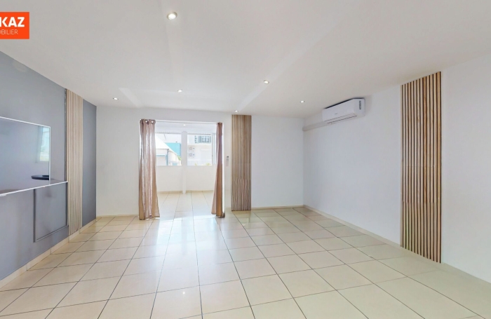 Location Local commercial 75.00m&sup2; 3 pièces Saint-Pierre