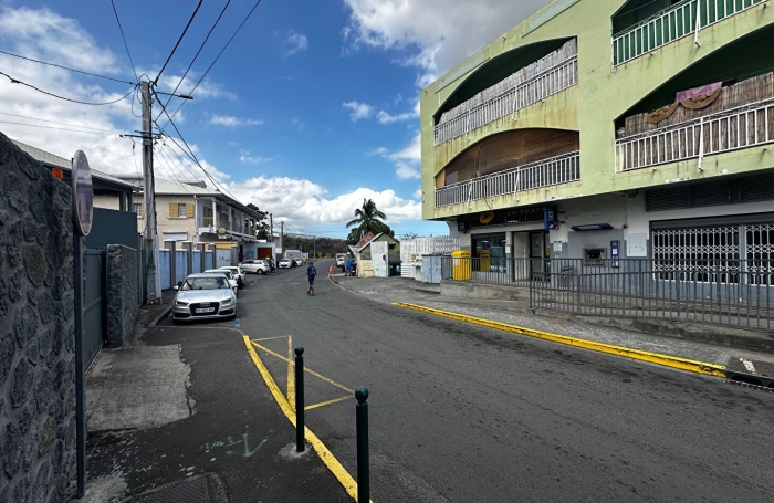 Location Local commercial 65.00m&sup2; Le Port