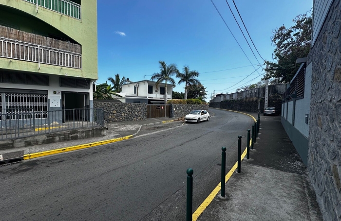 Location Local commercial 65.00m&sup2; Le Port