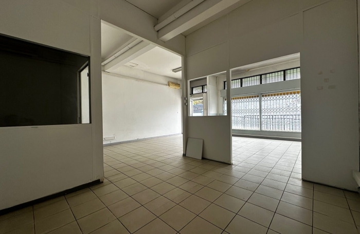 Location Local commercial 65.00m&sup2; Le Port