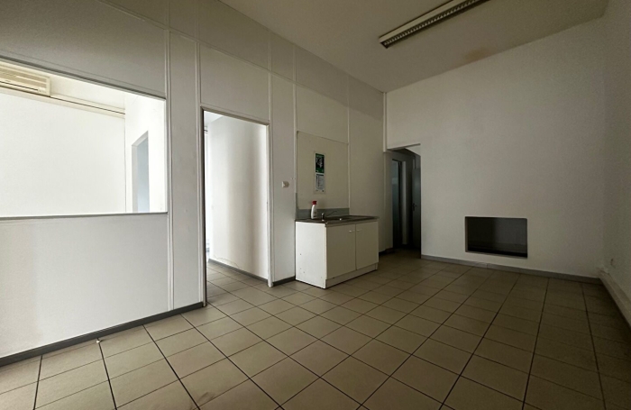 Location Local commercial 65.00m&sup2; Le Port