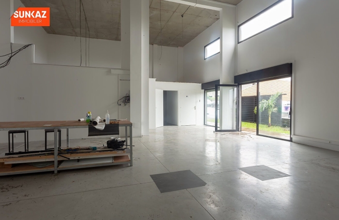 Location Local commercial 100.00m&sup2; Saint-Pierre