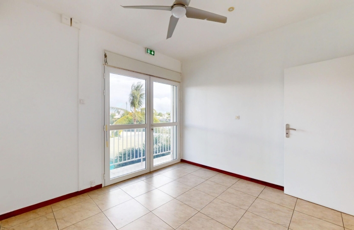 Location Local commercial 200.00m&sup2; 2 pièces Saint Louis