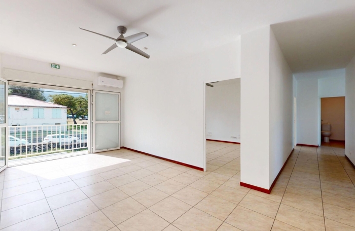 Location Local commercial 200.00m&sup2; 2 pièces Saint Louis