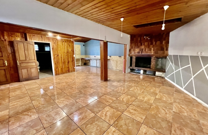 TAMPON 97430 - MAISON AVEC 4 CHAMBRES + 1 BUREAU - VASTE TERRASSE - QUARTIER CALME