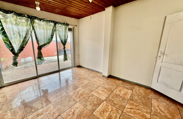 TAMPON 97430 - MAISON AVEC 4 CHAMBRES + 1 BUREAU - VASTE TERRASSE - QUARTIER CALME