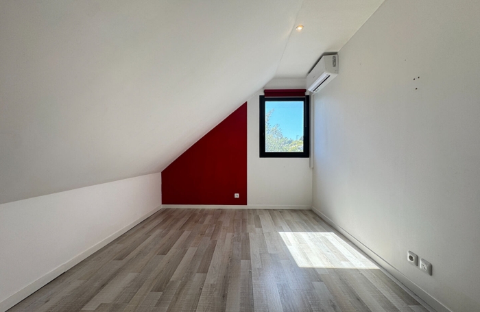 Vente Maison 224.92m&sup2; 7 pi&egrave;ces La Montagne