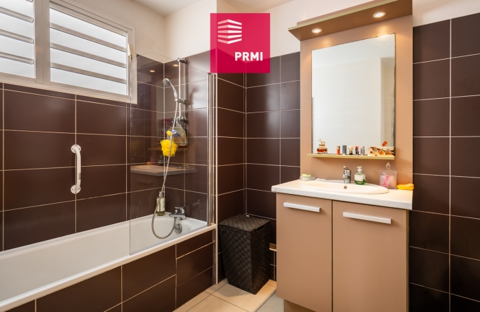 Vente Appartement 61.84m&sup2; 3 pi&egrave;ces Saint Gilles Les Hauts