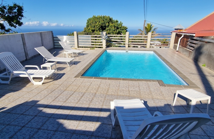 VILLA F7 de standing + 2 d&eacute;pendances A vendre &agrave; PETITE-ILE de 735 000&euro; FAI