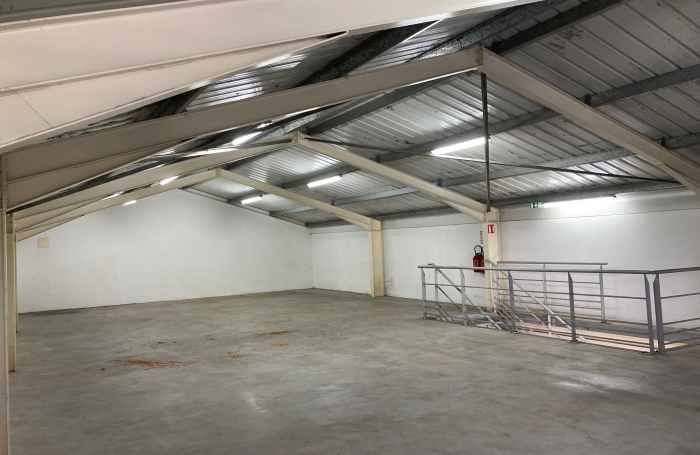 De 360m2 &agrave; louer 3200 &euro; par mois &agrave; Saint-Denis avec LNA