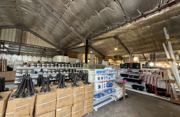 Local d'activit&eacute;s - Entrep&ocirc;t &agrave; louer   Le Port   520 m2 env. avec mezzanine et ext&eacute;rieurs