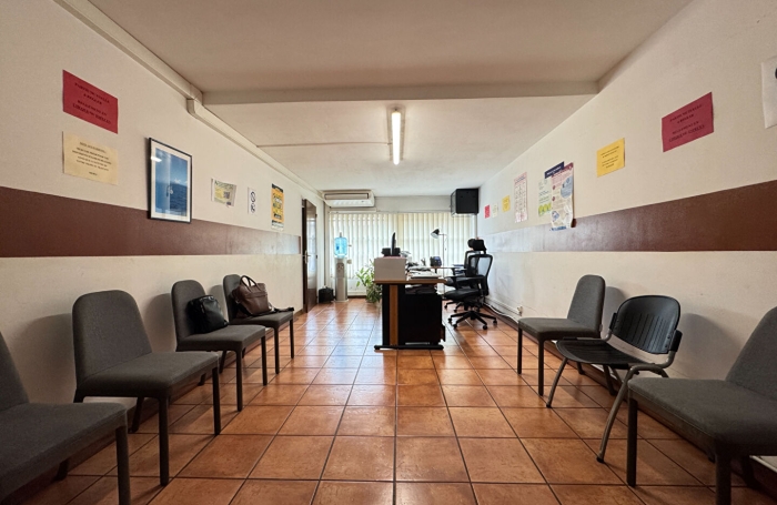 Location Local commercial 84.44m&sup2; 3 pi&egrave;ces Saint Andr&eacute;