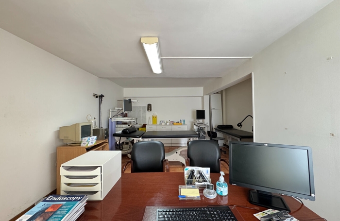 Location Local commercial 84.44m&sup2; 3 pi&egrave;ces Saint Andr&eacute;