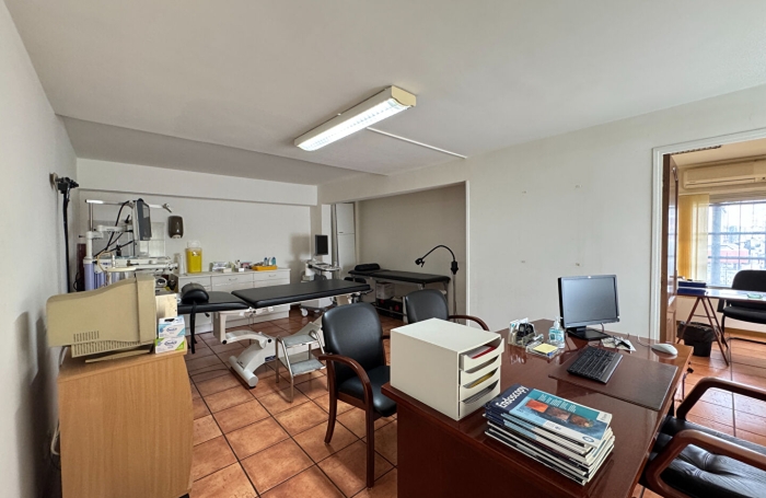 Location Local commercial 84.44m&sup2; 3 pi&egrave;ces Saint Andr&eacute;