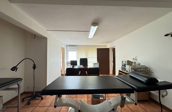 Location Local commercial 84.44m&sup2; 3 pi&egrave;ces Saint Andr&eacute;