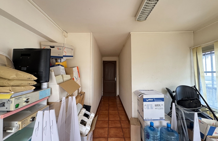 Location Local commercial 84.44m&sup2; 3 pi&egrave;ces Saint Andr&eacute;