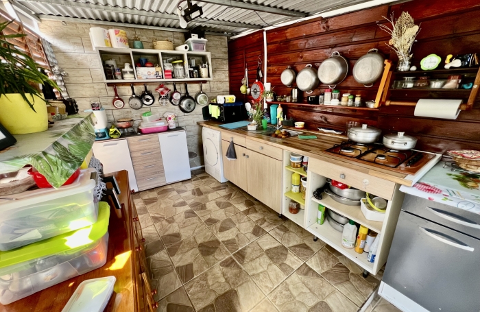 PETITE ILE 97429 - MAISON T3 - BEAUX VOLUMES - PROCHE DES COMMODIT&Eacute;S