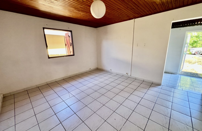 SAINT JOSEPH 97480 - MAISON F3 &Agrave; RAFRA&Icirc;CHIR - TERRAIN PLAT ET PISCINABLE