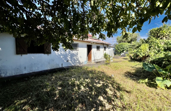 SAINT JOSEPH 97480 - MAISON F3 &Agrave; RAFRA&Icirc;CHIR - TERRAIN PLAT ET PISCINABLE