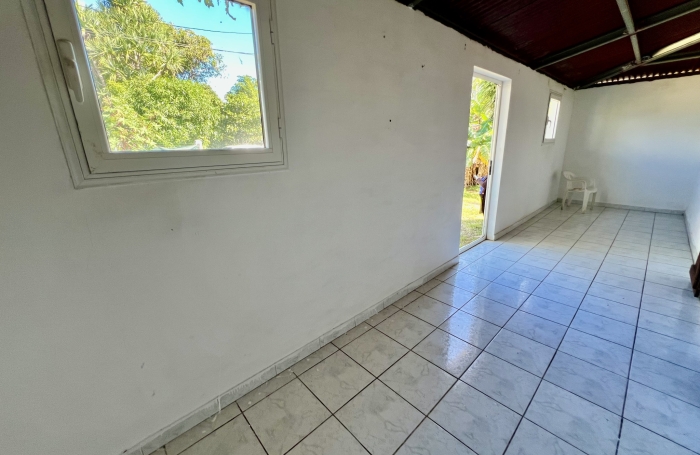 SAINT JOSEPH 97480 - MAISON F3 &Agrave; RAFRA&Icirc;CHIR - TERRAIN PLAT ET PISCINABLE