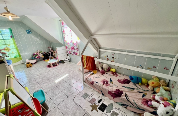 PETITE &Icirc;LE 97429 - ENSEMBLE IMMOBILIER EN BON ETAT G&Eacute;N&Eacute;RAL - BON RENDEMENT LOCATIF - MAGNIFIQUE VUE MER