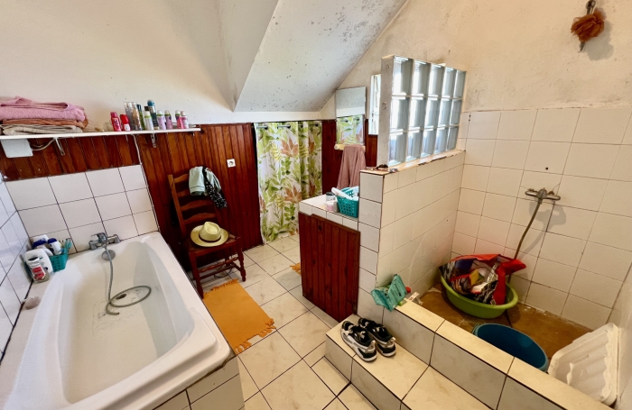PETITE &Icirc;LE 97429 - ENSEMBLE IMMOBILIER EN BON ETAT G&Eacute;N&Eacute;RAL - BON RENDEMENT LOCATIF - MAGNIFIQUE VUE MER