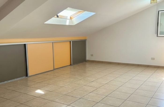 Vente Maison 204m&sup2; 8 pièces Saint Gilles les Bains