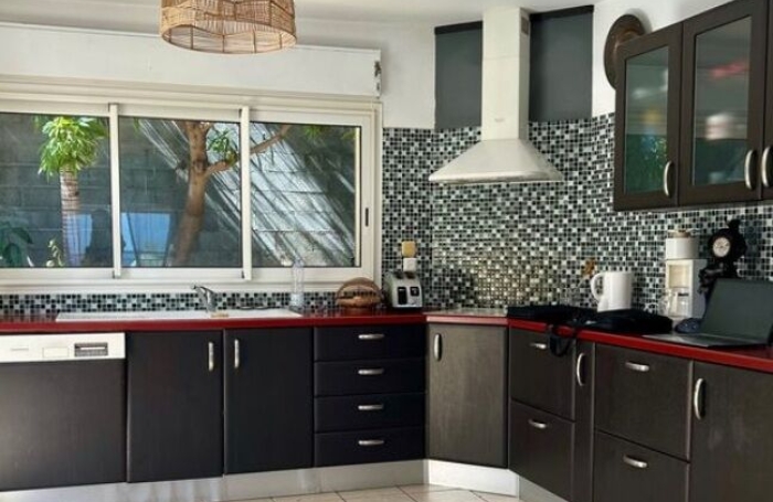 Vente Maison 204m&sup2; 8 pièces Saint Gilles les Bains