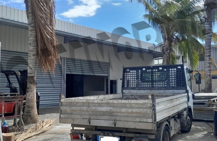 Location Local commercial 620m&sup2; Etang-Sale