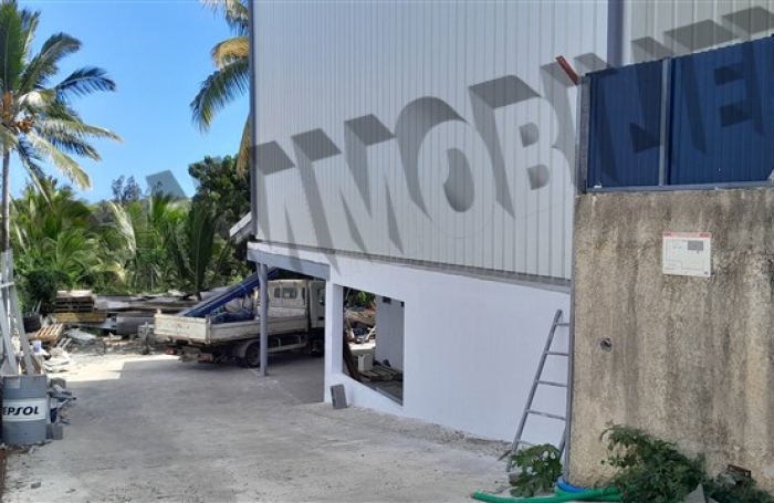 Location Local commercial 620m&sup2; Etang-Sale