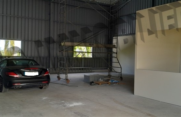 Location Local commercial 620m&sup2; Etang-Sale