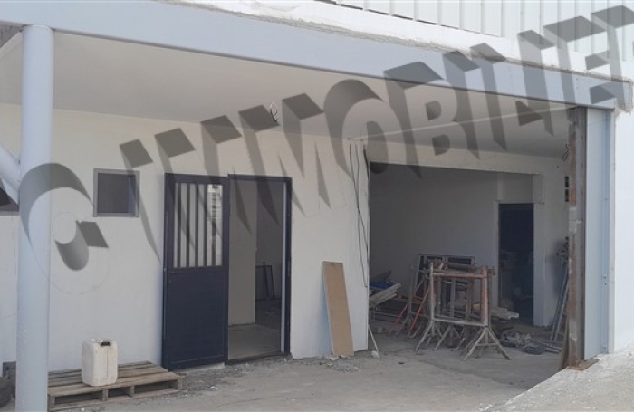 Location Local commercial 620m&sup2; Etang-Sale