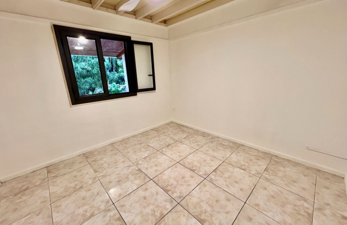 SAINT JOSEPH 97480 - MAISON F4/5 &Agrave; &Eacute;TAGE - QUARTIER RESIDENTIEL - PROCHE TOUTES COMMODIT&Eacute;S