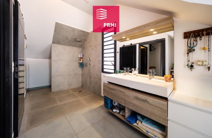 Vente Maison 107m&sup2; 4 pi&egrave;ces Trois Bassins