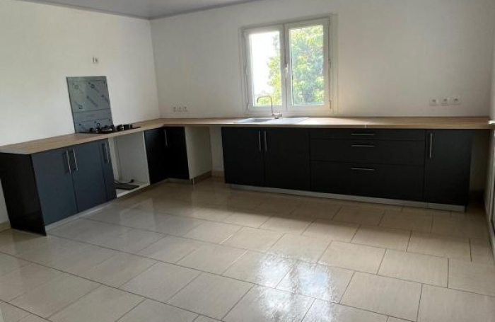 Location Maison 99.73m&sup2; 4 pièces Sainte Suzanne