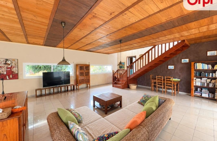 Vente Maison 217m&sup2; 5 pièces Saint Gilles Les Hauts