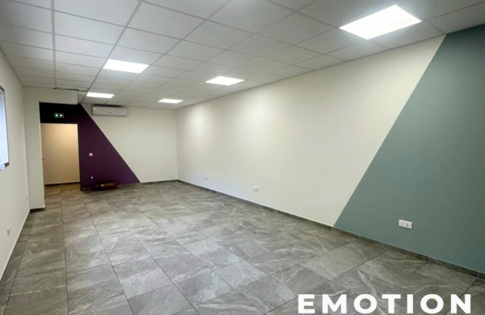 Location Local commercial 97150